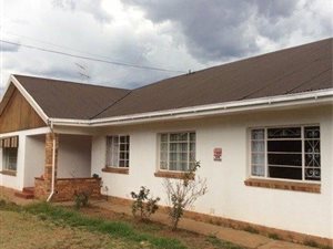 4 Bed House in Queenstown Central