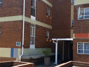 1.5 Bedroom Flat in Kempton Park Central