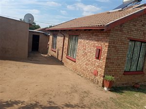 2 Bed House in Rabie Ridge