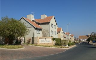 2 Bedroom Flat in Kosmosdal