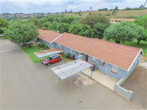 2 Bed Townhouse in Roodepoort West