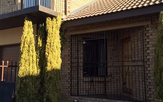 3 Bedroom Townhouse in Langenhoven Park