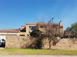 3 Bed House in Eagle Canyon Golf Estate