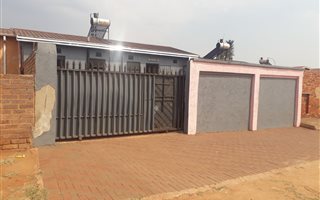 3 Bedroom Cluster in Klipspruit West