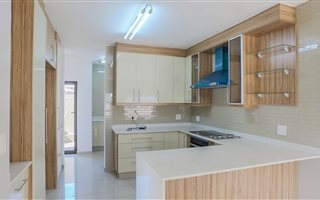 4 Bedroom House in Eldoraigne