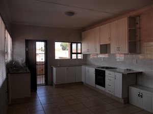 2 Bed Garden Cottage in Crown Gardens