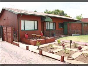 5 Bed House in Moregloed