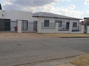 13 Bed House in Comptonville