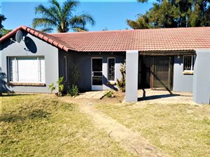 3 Bed House in Halfway Gardens