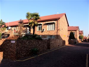 3 Bed Apartment in Hennopspark