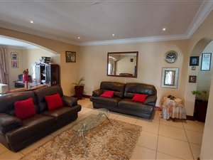 5 Bed House in Brackenham