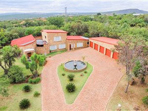 5 Bedroom House in Pebble Rock