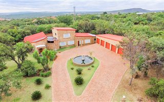 5 Bedroom House in Pebble Rock