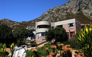 4 Bedroom House in Rooi Els
