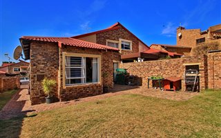 2 Bedroom Townhouse in Randpark Ridge