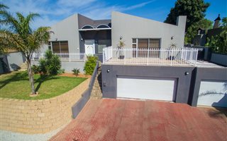 4 Bedroom House in Langeberg Ridge