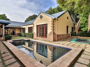 5 Bed House in Silver Lakes Golf Estate