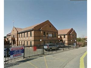 3 Bed House in Halfway House