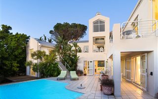 4 Bedroom House in Camps Bay