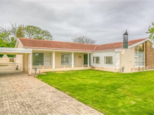 4 Bedroom House in Weybridge Park