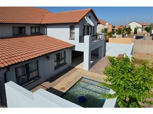 4 Bed House in Kyalami Gardens