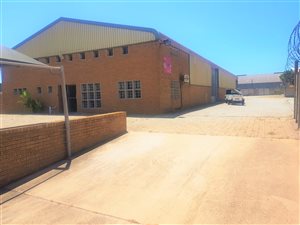 750 m² Commercial space in Deal Party