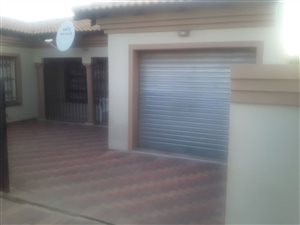 3 Bed House in Etwatwa