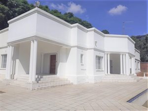 4 Bed House in Westcliff