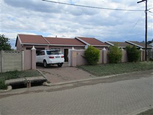 3 Bed House in Hyde Park