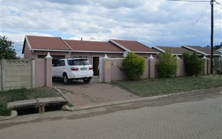 3 Bedroom House in Hyde Park