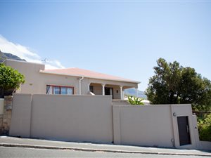 3 Bed House in Walmer Estate