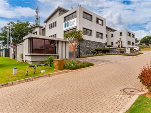 1800 m² Office Space in Halfway House