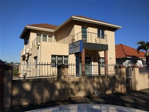 350 m² Commercial space in Essenwood
