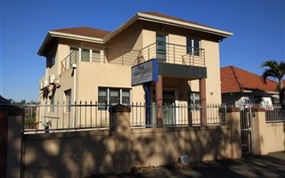 350 m² Commercial space in Essenwood