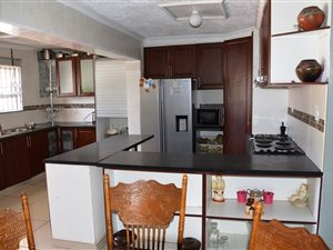 4 Bed House in Bisley Heights