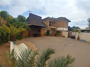 6 Bed House in Queenswood
