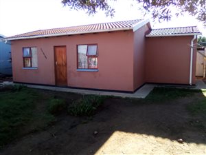 2 Bedroom House in Soweto On Sea