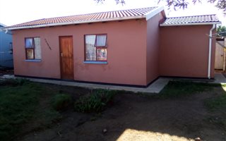 2 Bedroom House in Soweto On Sea