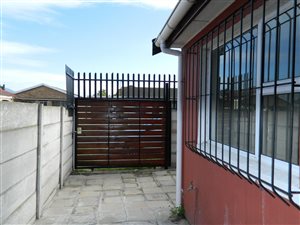2 Bed House in Lotus River