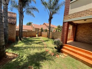 2 Bed Apartment in Mooikloof Ridge