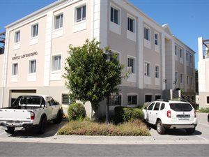 709 m² Office Space in Somerset West Central