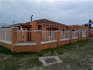 3 Bed House in Steenberg
