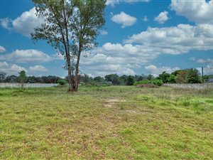 8563 m² Land available in Nortons Home Estate