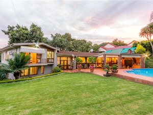 5 Bed House in Lynnwood Manor