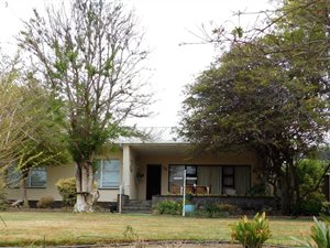 4 Bed House in Graaff Reinet