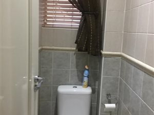 5 Bed House in Linmeyer