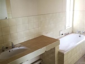 3 Bed Apartment in Meyerspark