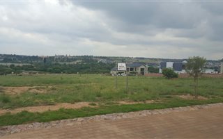 1011 m² Land available in Waterfall Estate