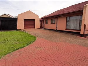3 Bed House in Steel Park
