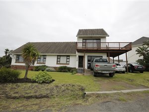3 Bedroom House in Cove Rock